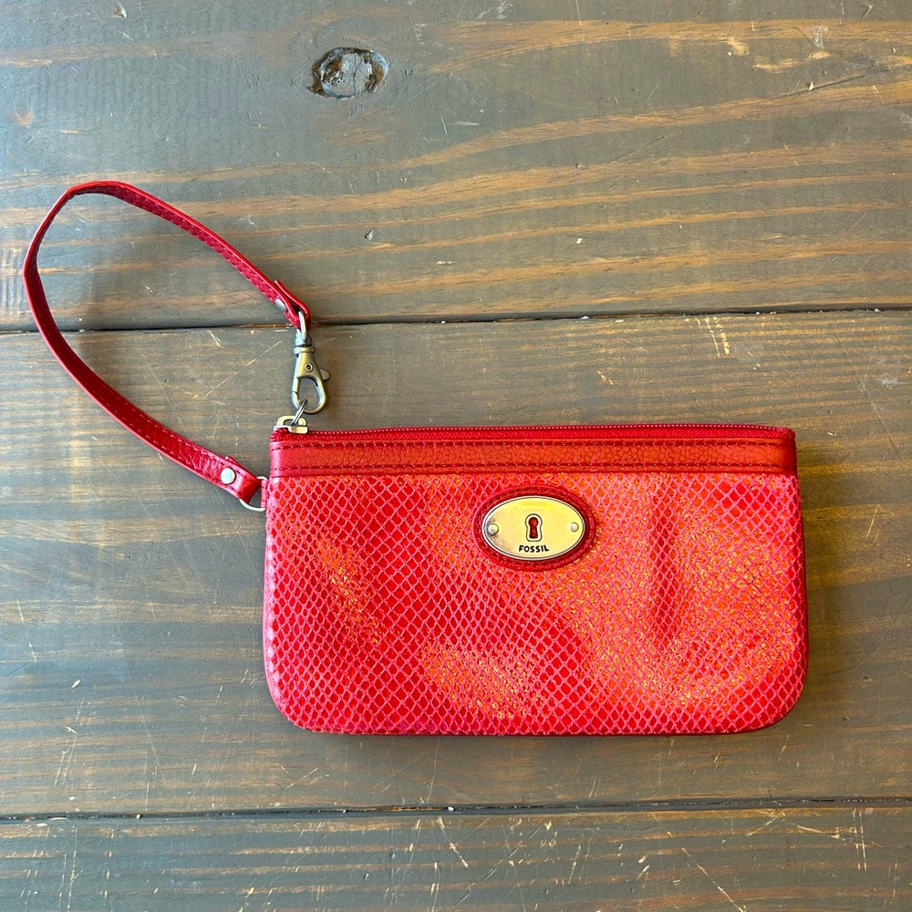 Fossil Red Suede Snakeskin Wristlet Purse Wallet Zip Around‎ Credit Card
